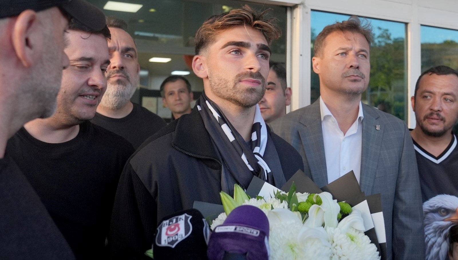 Beşiktaş’ın yeni yıldızı Jota Silva ayağının tozuyla taraftara seslendi