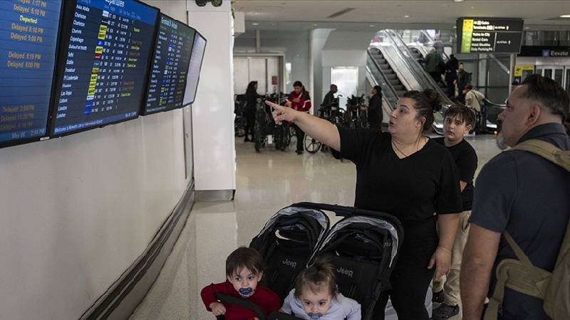 abdde hukumetin kapanmasiyla artan personel yetersizligi nedeniyle 9 binden fazla ucus ertelendi wDrCTFzF