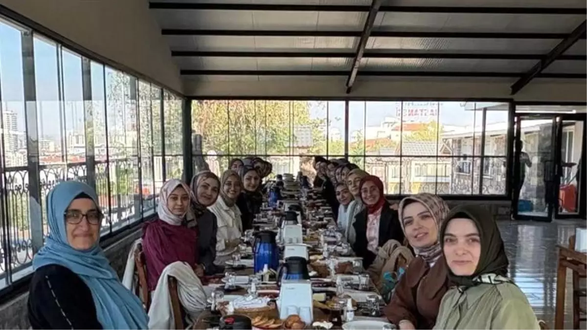 afyonkarahisarda genc kiz ogrencilere yonelik kahvalti programi duzenlendi TnczR2cZ.jpg