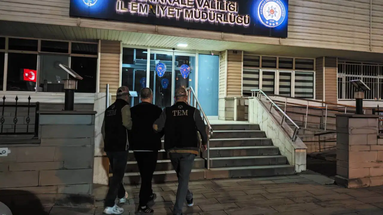 FETÖ’den aranıyordu… Firari astsubay ‘gaybubet evi’nde yakalandı!