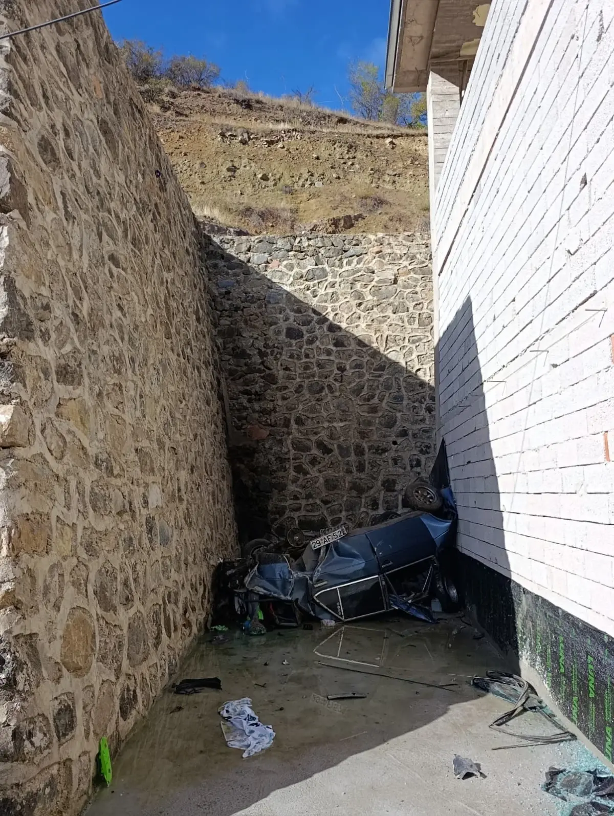 gumushanede otomobil otoparka dustu surucu yaralandi 1JZDSEmJ.jpg