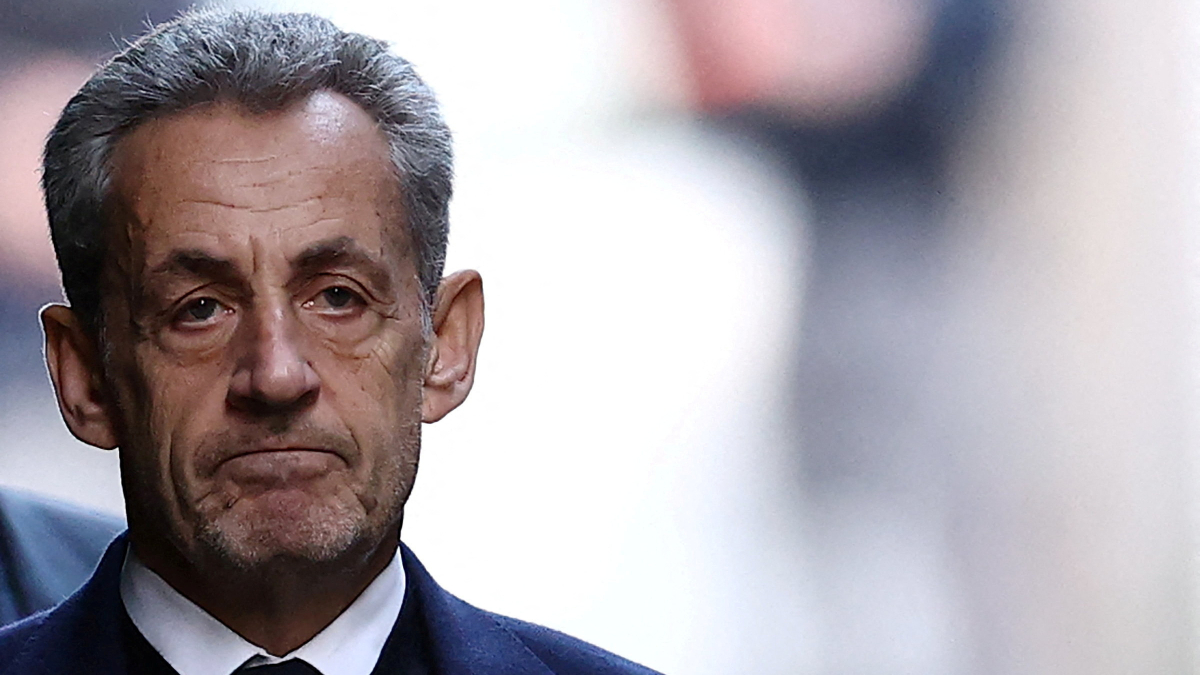Hapse giren Sarkozy’ye mahkumlardan karşılama: Uyan Sarko Kaddafi’yi sen öldürdün