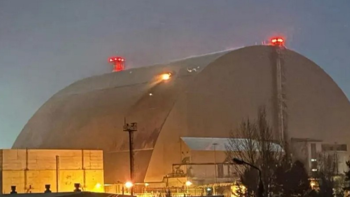 Çernobil’deki koruma kalkanı hasar gördü