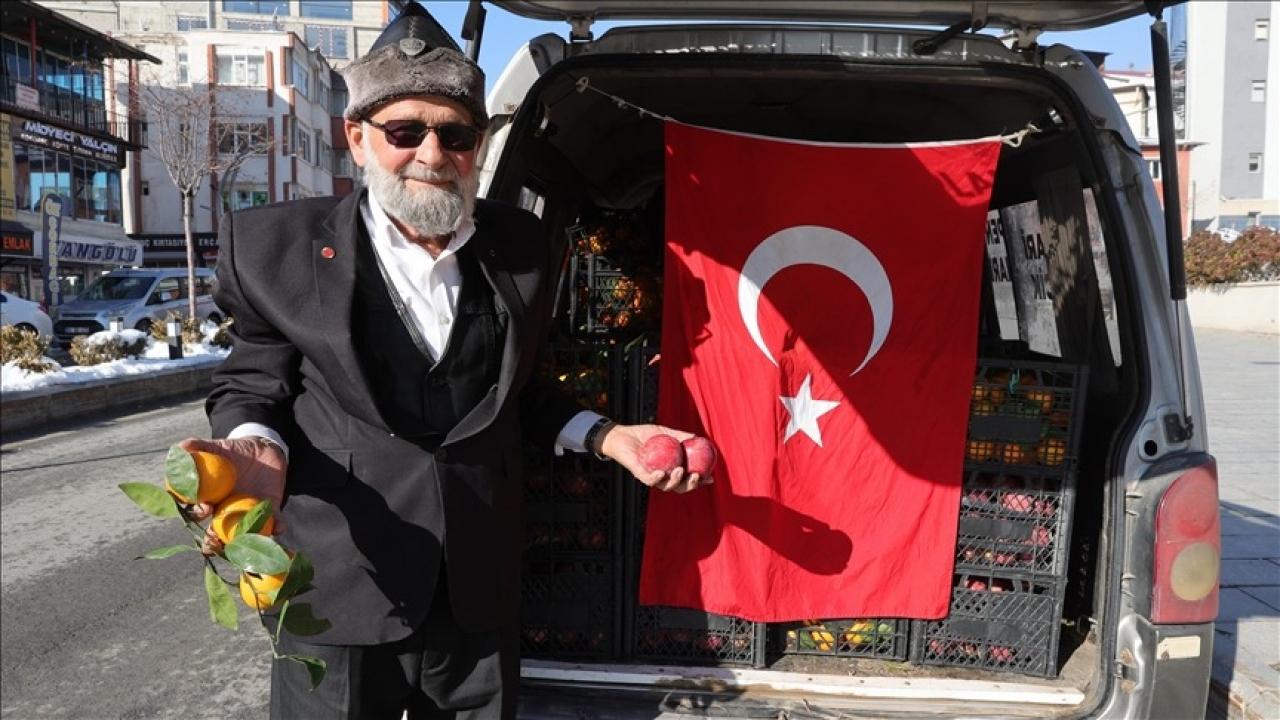 ‘Elmacı Dede’ karlı dağları aştı! 38 saatlik yolculukla Hakkari’ye ulaştı