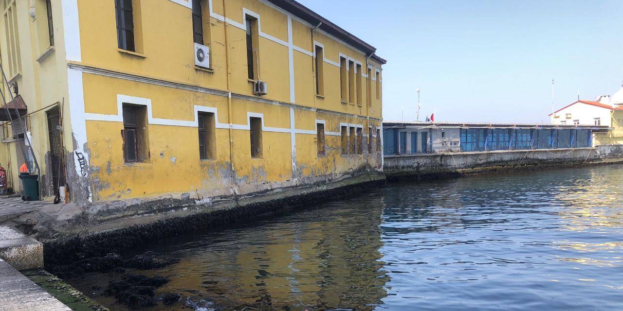 İzmir’de denizde erkek cesedi bulundu